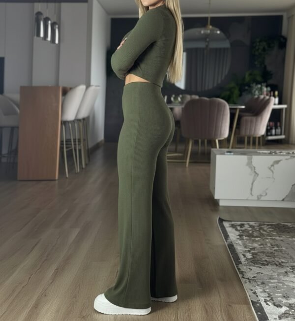 IMG_1109 Set essential